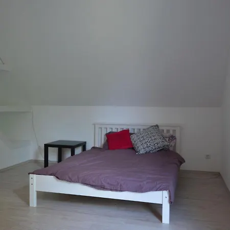 Comfortable Upstairs With A Sunny Terrace In A Quiet, Wooded Area Сasa de vacaciones *