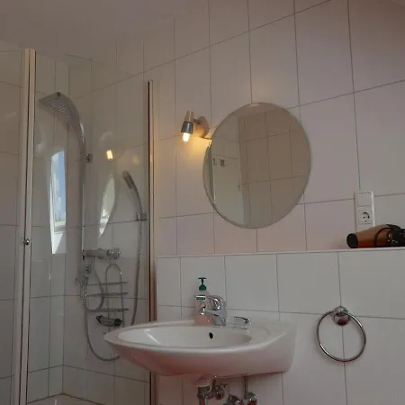 Сasa de vacaciones Comfortable Upstairs With A Sunny Terrace In A Quiet, Wooded Area