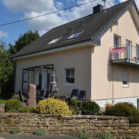 Comfortable Upstairs With A Sunny Terrace In A Quiet, Wooded Area * Orsfeld