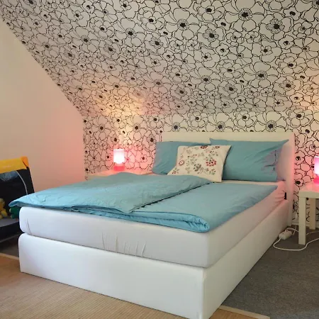 Comfortable Upstairs With A Sunny Terrace In A Quiet, Wooded Area Сasa de vacaciones *